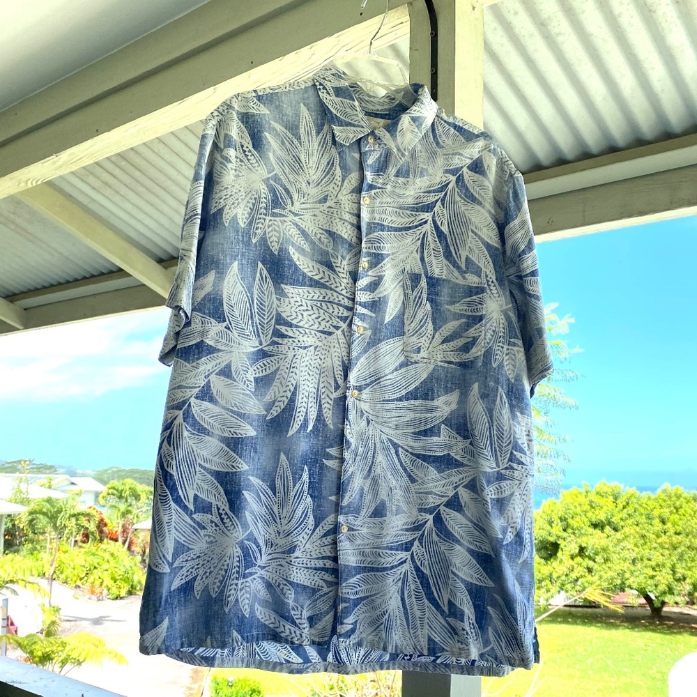 Tasso Elba Island Tropical Leaf Design